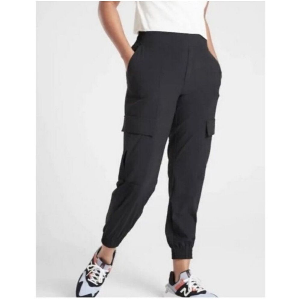 Athleta Chelsea utility jogger in black size 4